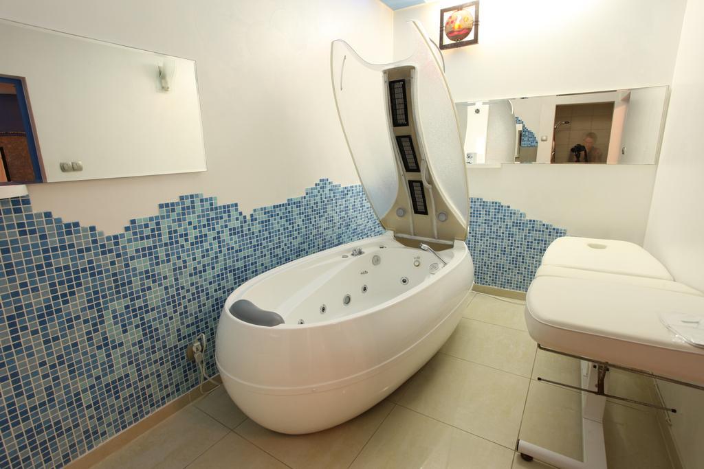 Hotel Arka Spa วีสวา ภายนอก รูปภาพ