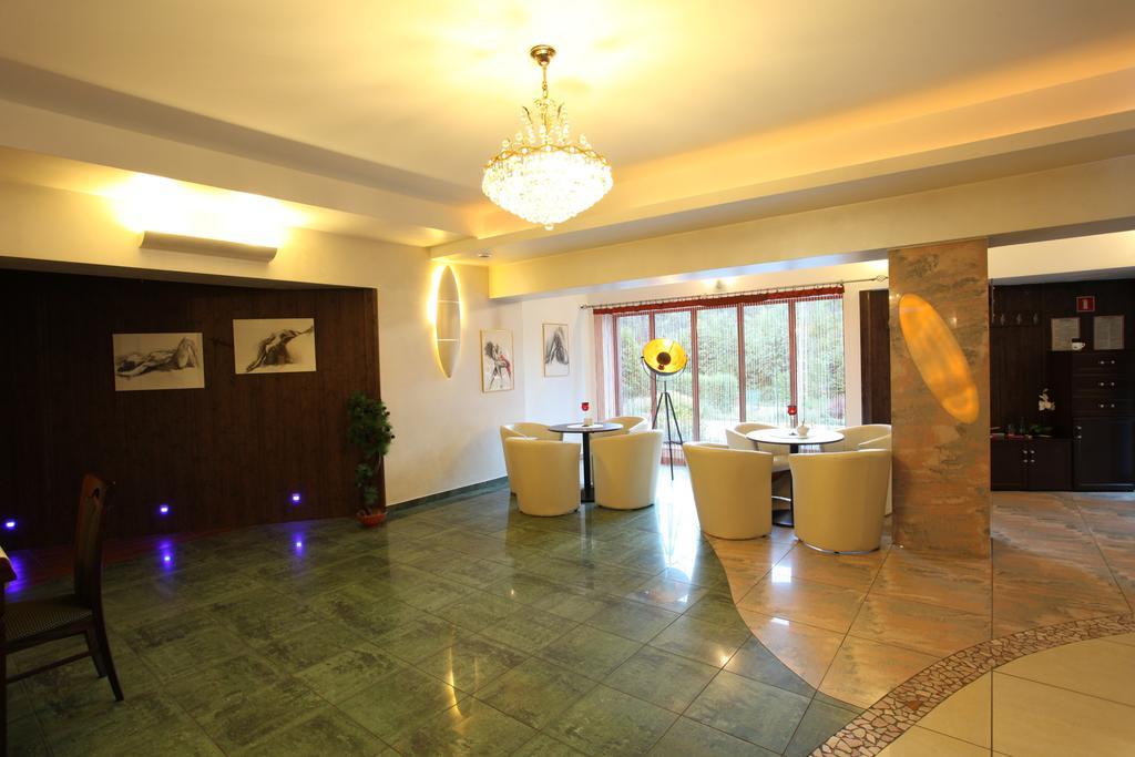 Hotel Arka Spa วีสวา ภายนอก รูปภาพ